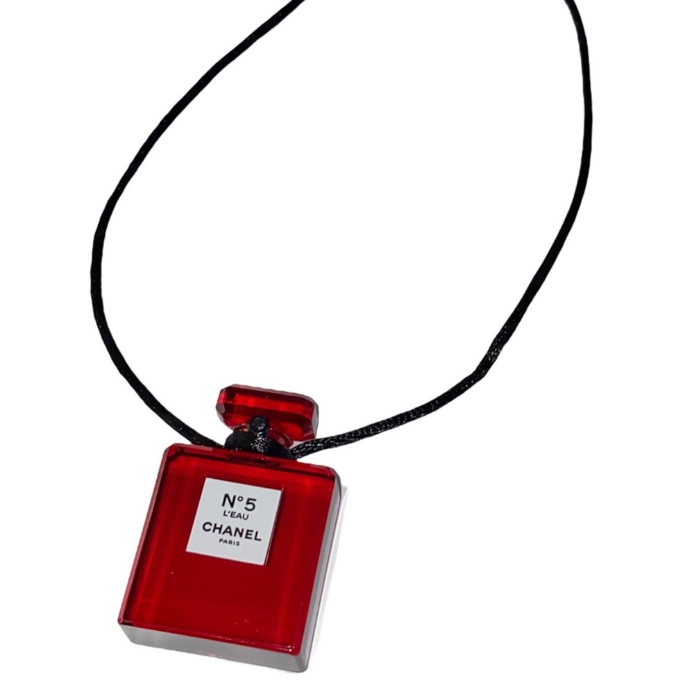 CHANEL Paris No 5 L’eau Red Plexiglass Perfume Bottle Charm Pendant Necklace